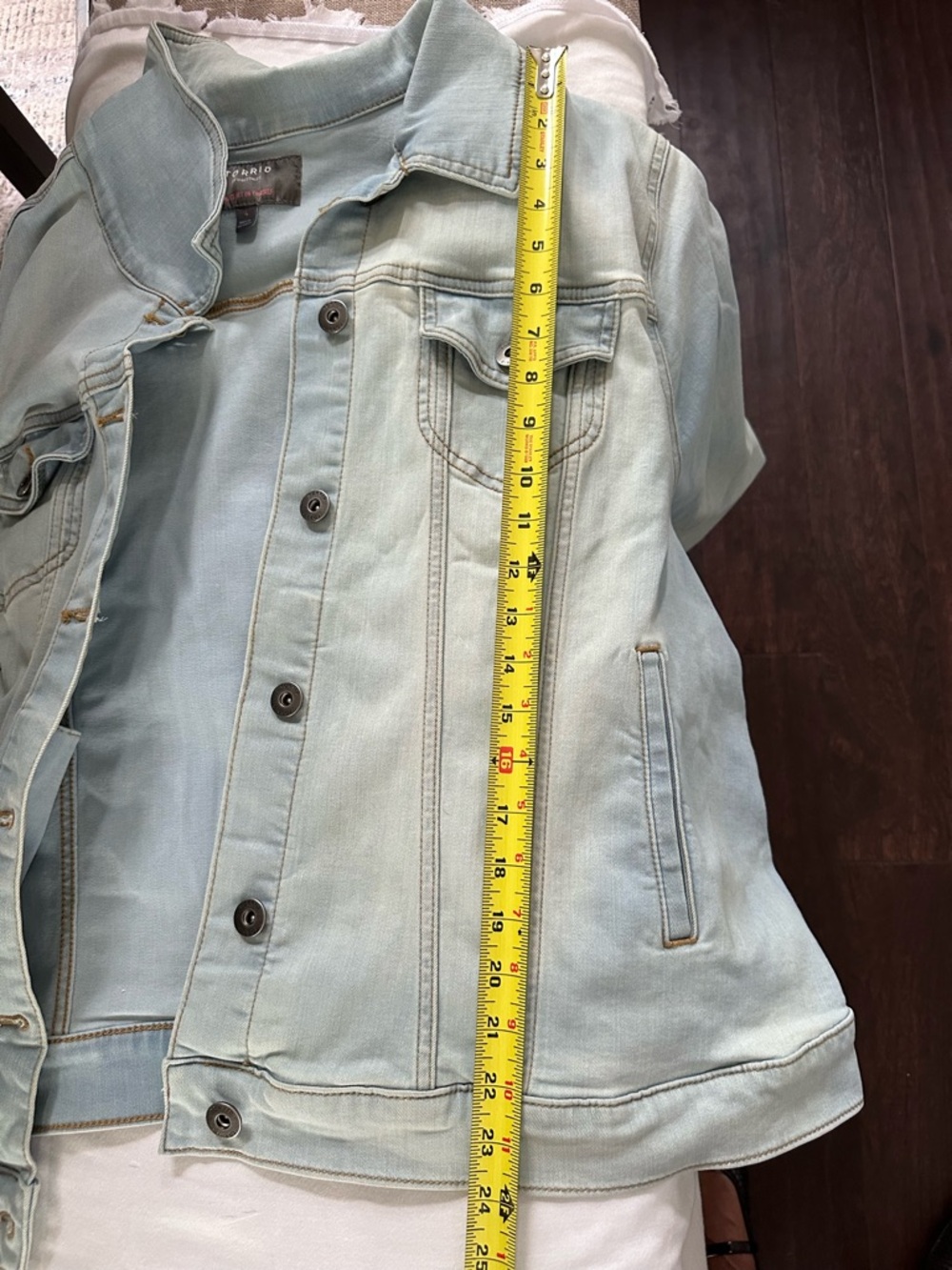 Torrid Size 4 Vintage Wash Denim Trucker Jacket Plus Size Faded Light Blue - Picture 12 of 13